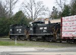 NS 2212 & 2213 shove a cut of cars into Glenwood Yard